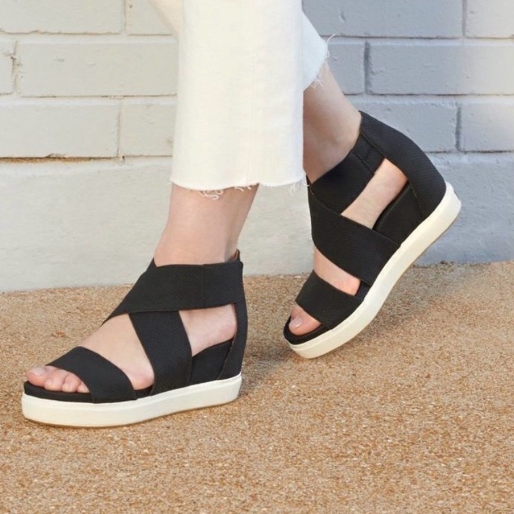 Dr. Scholl's Women’s Sheena Faux Leather Ankle Strap Platform Sandals (7.5)